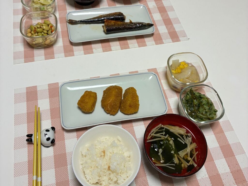 この日のメインは、奥が岩手産さんまの塩こうじ焼き、手前が三陸産さくら真鯛フライカレー風味でした。
