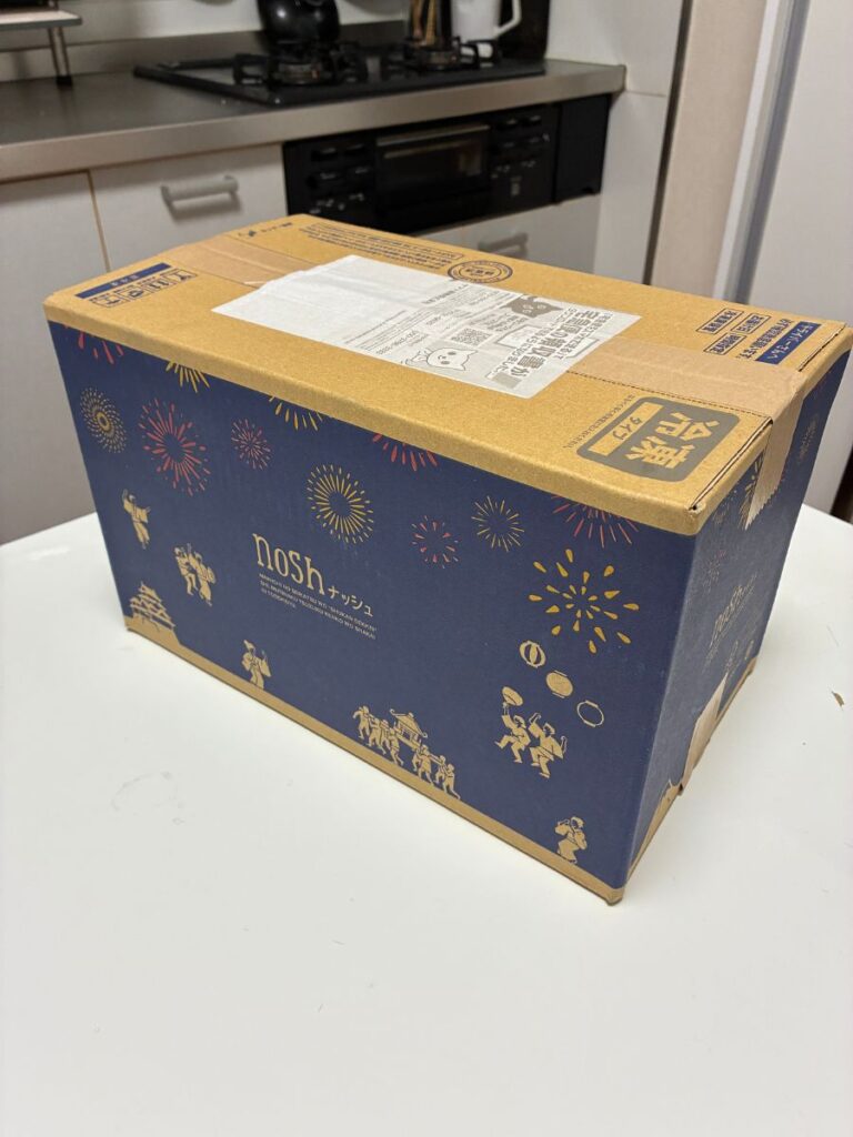 ナッシュの段ボール箱。8食入り。